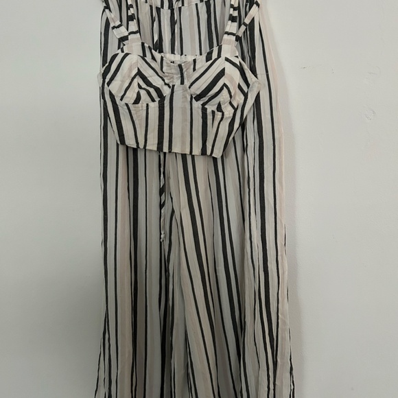 AE Striped Set - Picture 2 of 3